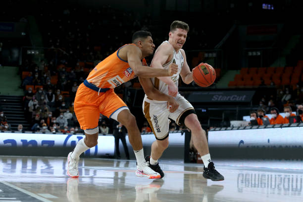 而本赛季 而本赛季